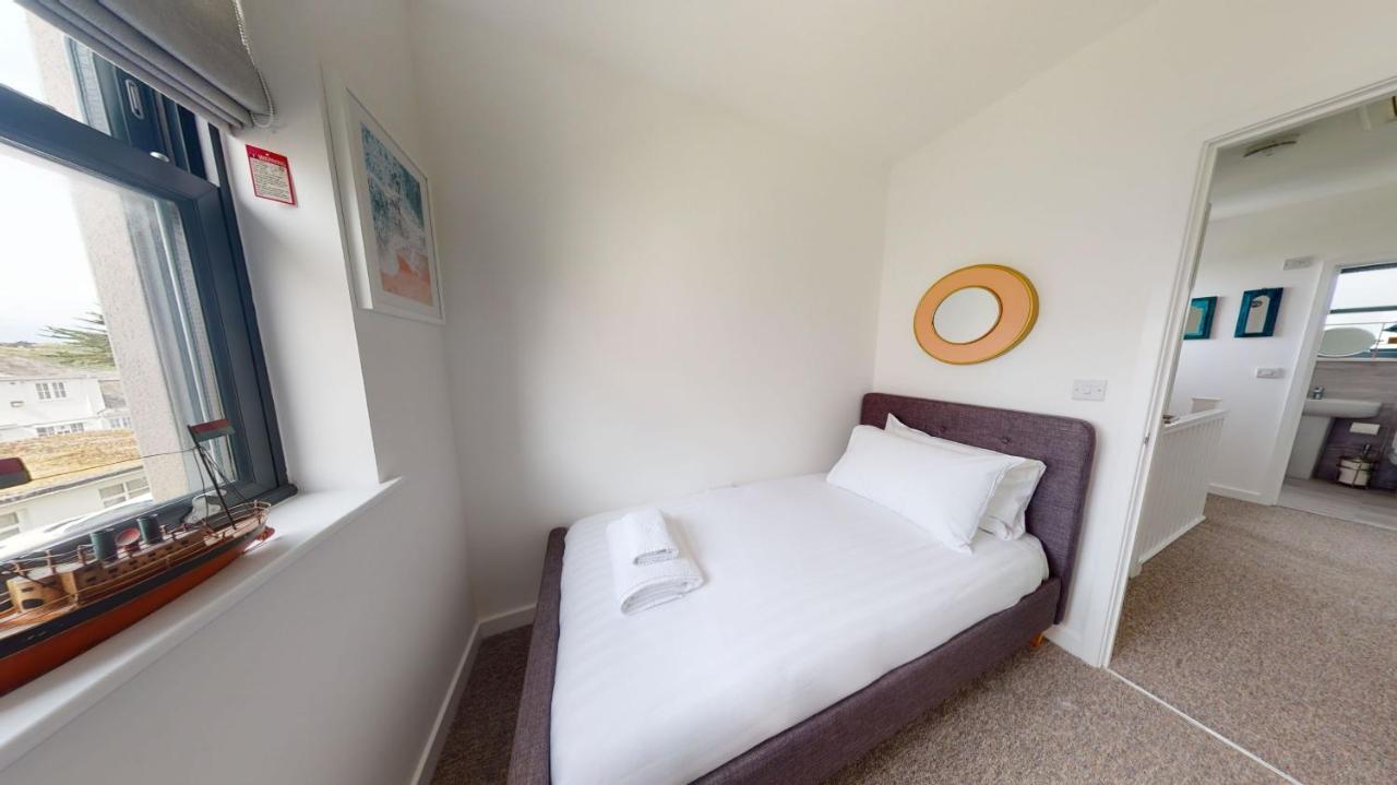 05 Queensway Gardens, Hayle Luaran gambar